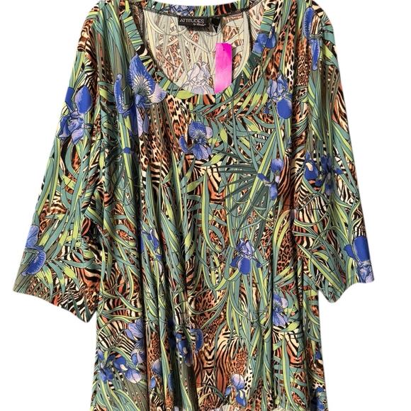 Attitudes by Renee 4X Tropical Print Tunic Top with Pockets and Swing Hem - Picture 5 of 6